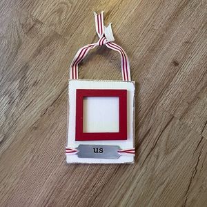 Mudd Pie Distressed “US” Picture Frame Ornament
